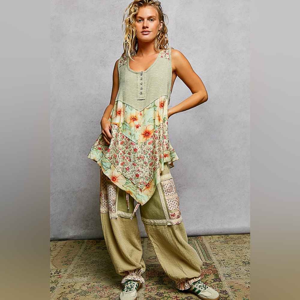 POL Round Neck Ribbed Tank with Woven Print Patch🆕